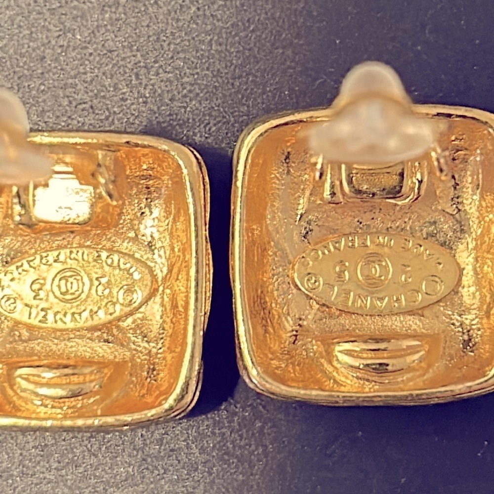 🟨CHANEL🟨VINTAGE🟨24K Gold Plated🟨Clip on Earrings - Picture 6 of 10